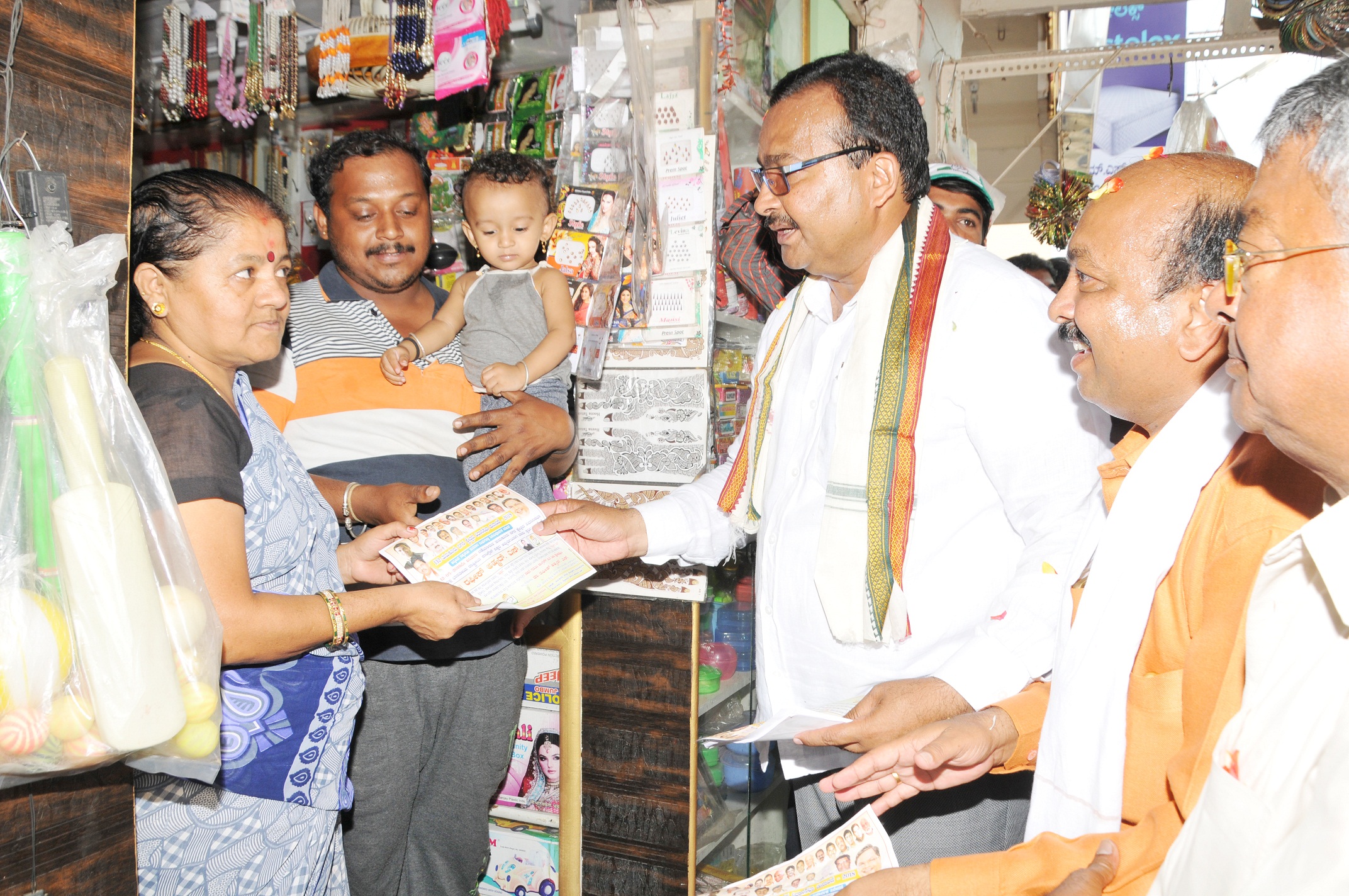 ತುಮಕೂರು: ಕಾಂಗ್ರೆಸ್ ಅಭ್ಯರ್ಥಿ ಡಾ.ರಫೀಕ್ ಅಹಮದ್ ಚುನಾವಣಾ ಪ್ರಚಾರ